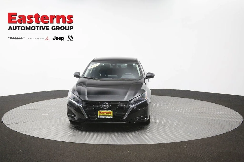 Used 2025 Black Nissan 2.5 SV image 52