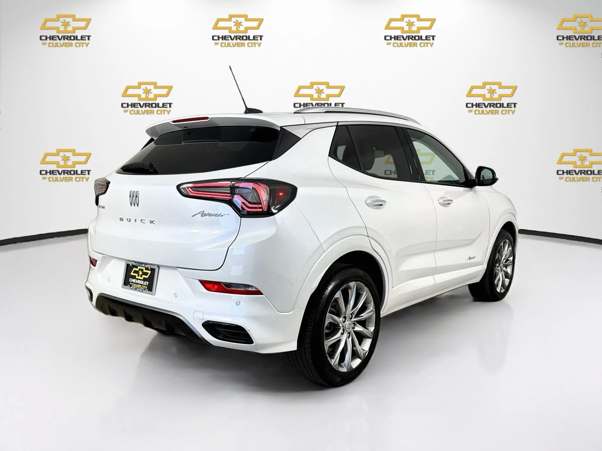 Used 2024 White Frost Tricoat Buick Avenir image 8