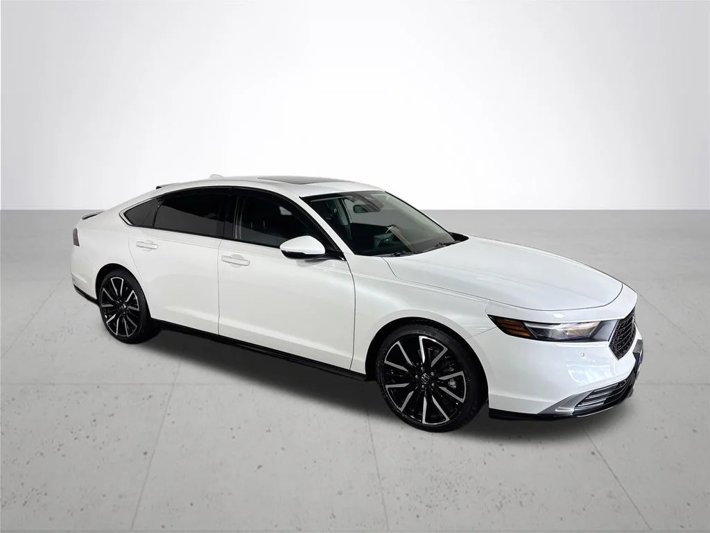 Used 2025 White Honda Touring image 4