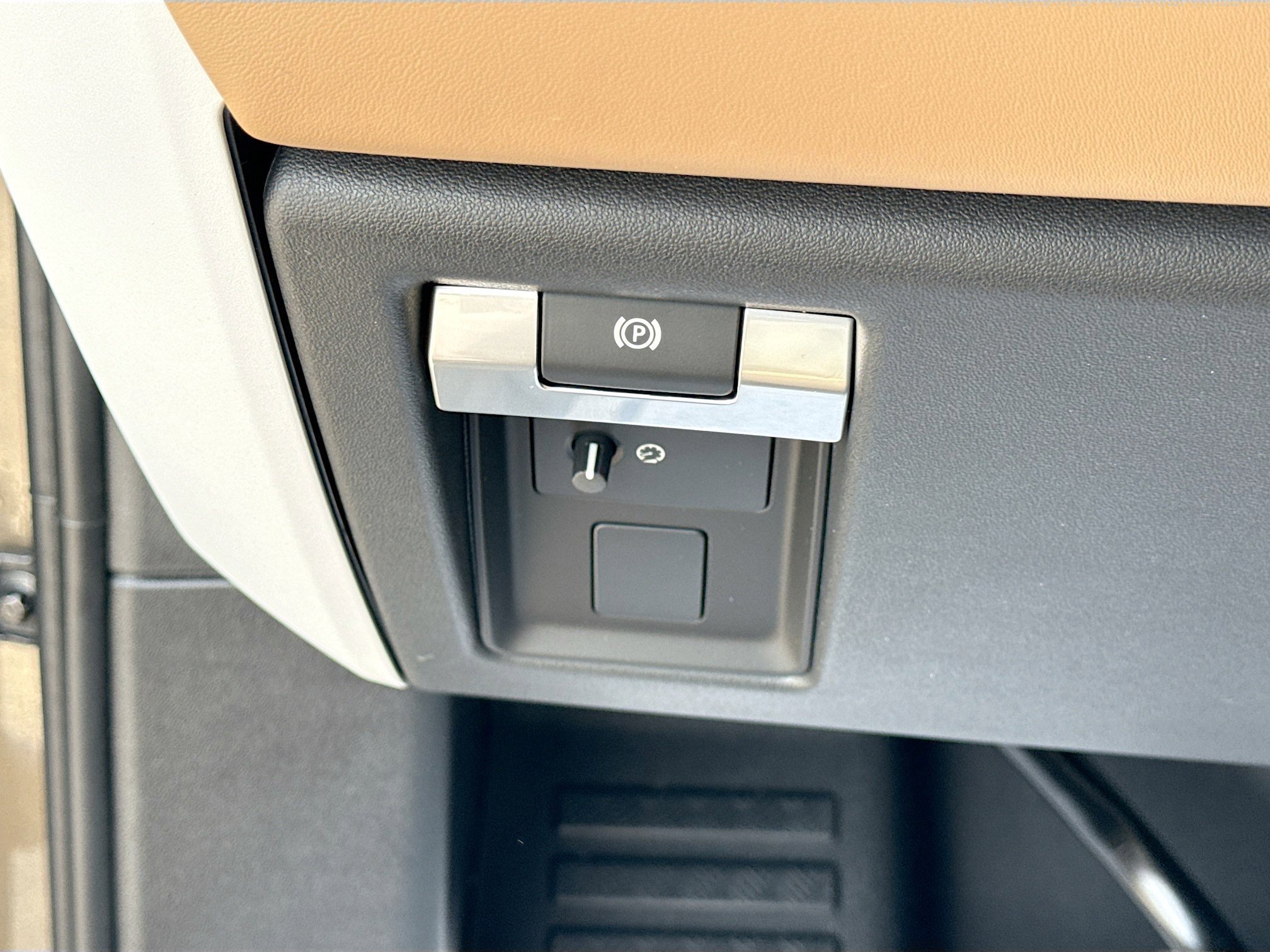 New 2026 Gondwana Stone LAND ROVER X-Dynamic SE image 35