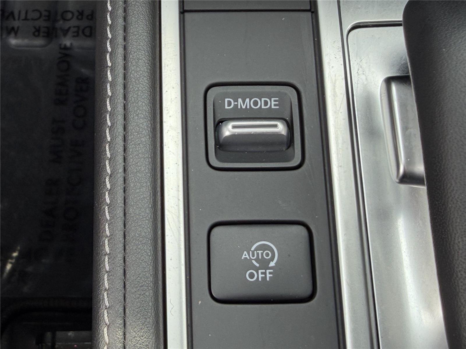 Used 2025 Mineral Black INFINITI PURE image 8