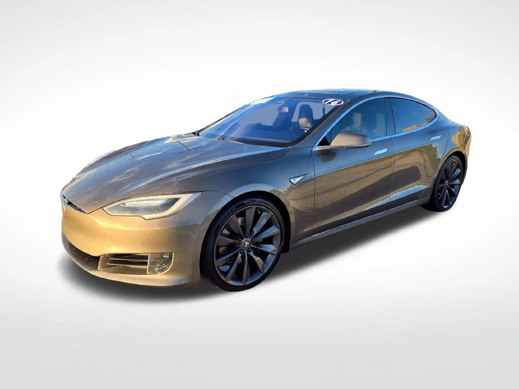 Used 2016 Gold Tesla 90D image 9