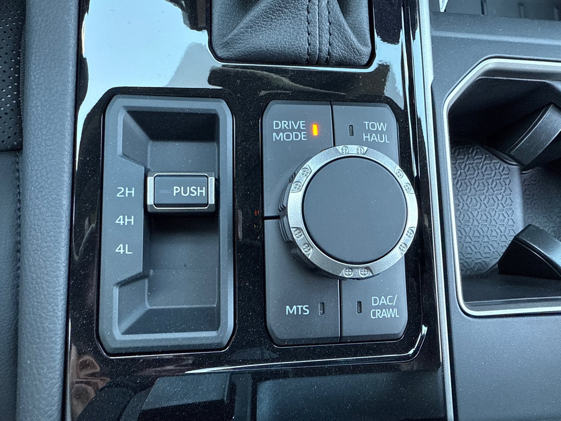 2025 Toyota Tundra Limited - Photo 26