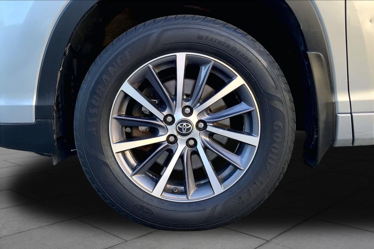 Used 2018 Celestial Silver Metallic Toyota XLE image 11