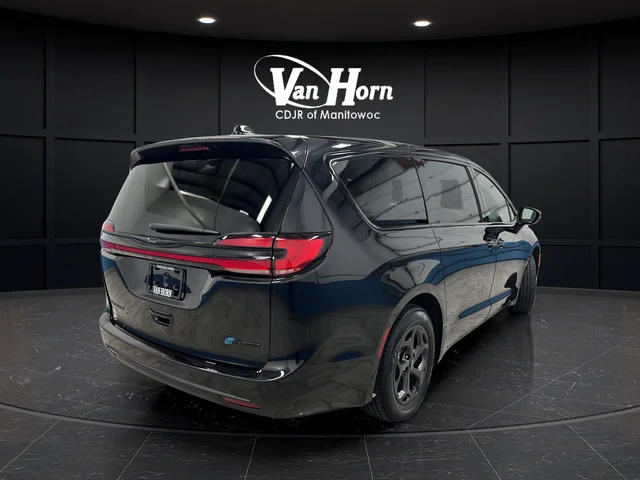 Used 2023 Brilliant Black Crystal Pearlcoat Chrysler Limited image 7