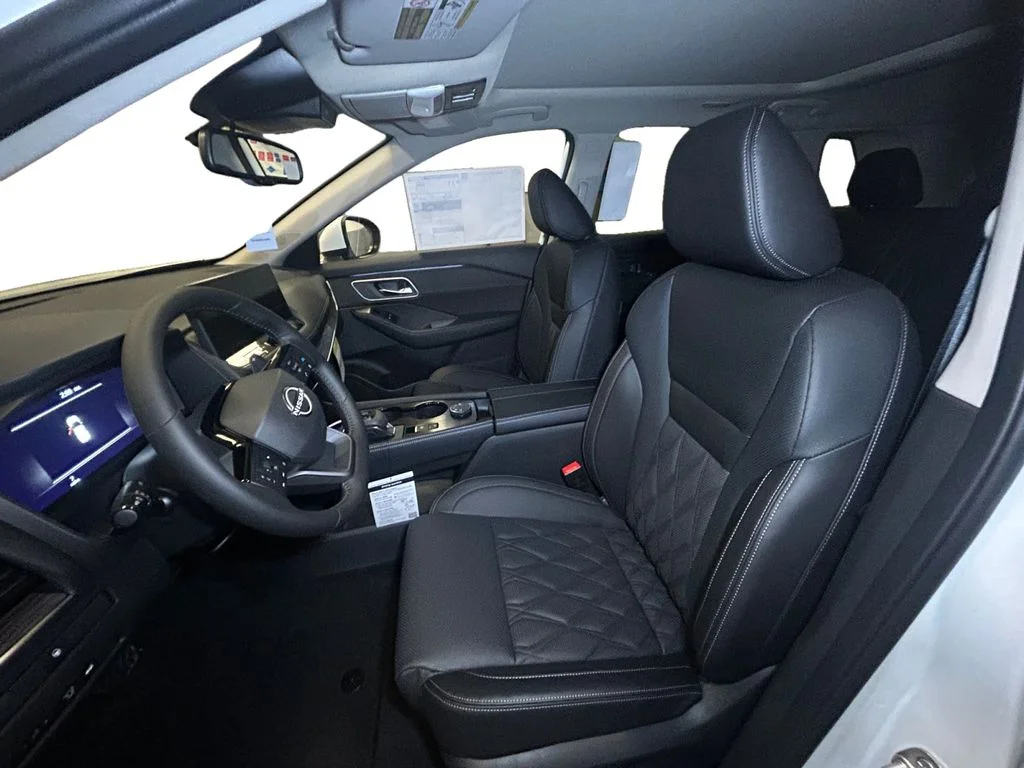 New 2026 White Pearl Nissan Platinum image 9
