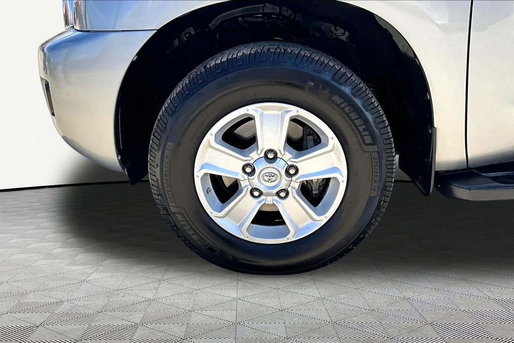 Used 2018 Silver Toyota SR5 image 32