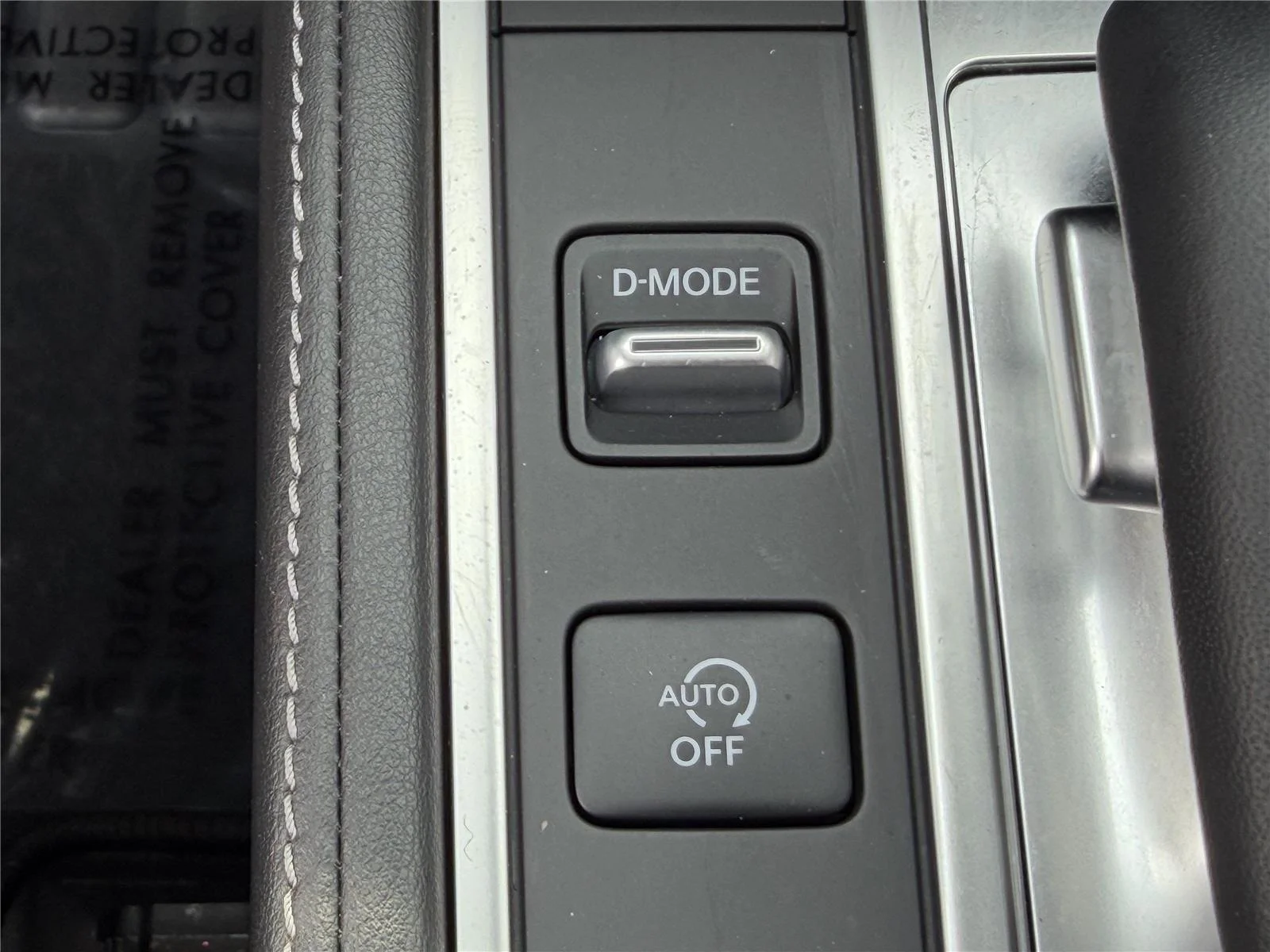 Certified Used 2025 Mineral Black INFINITI PURE image 8