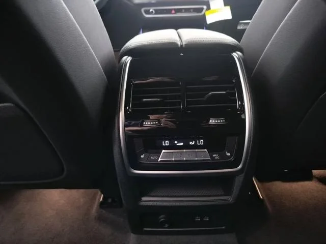 New 2026 Alpine White BMW xDrive40i image 21