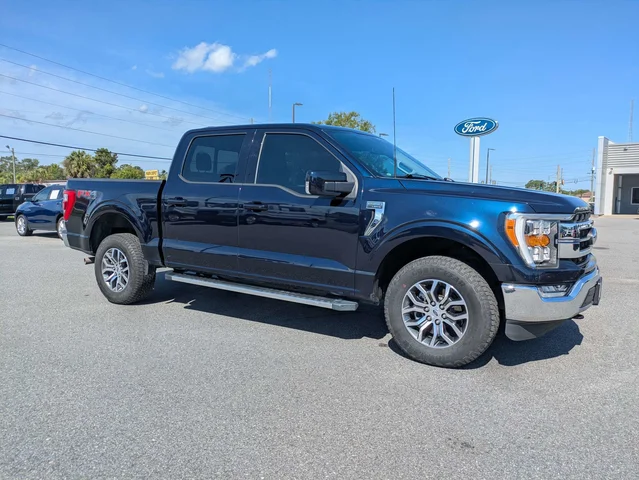 2022 Ford F-150 Crew Cab 4x4 Lariat FX4 5.0 w/Htd & Cld Leather Buckets & 12 LCD Touch Screen