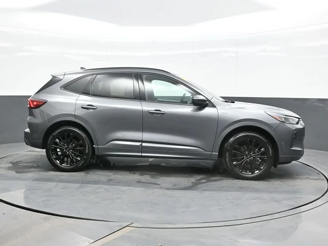 Used 2024 Gray Ford ST-Line Elite image 8