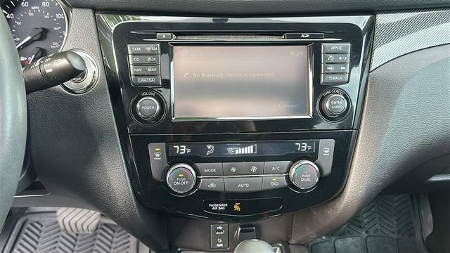 Used 2016 Silver Nissan SL image 11