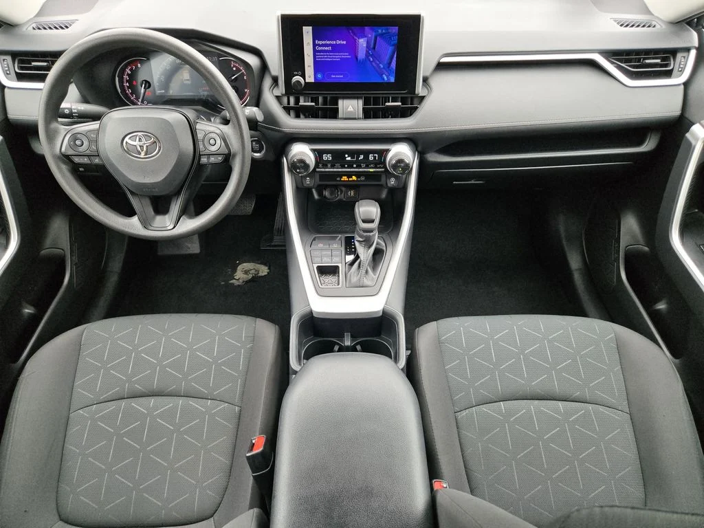 2024 Toyota RAV4 XLE - Photo 18