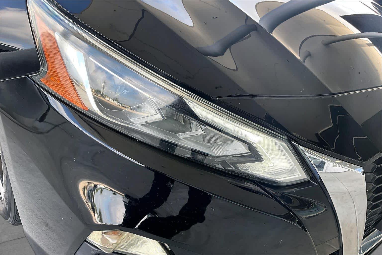 Used 2021 Super Black Nissan 2.5 SV image 24