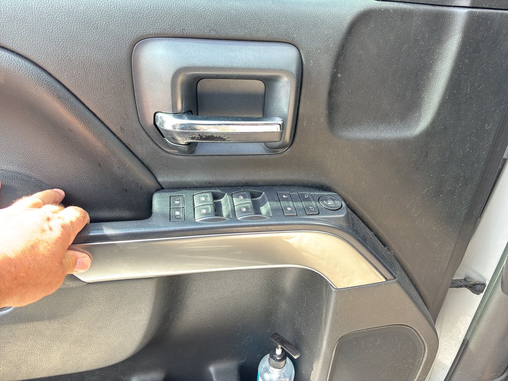 Used 2015 Silver Ice Metallic Chevrolet LT image 7