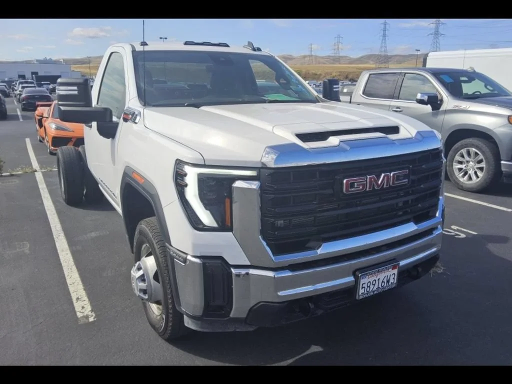 Used 2024 Summit White GMC Pro image 5