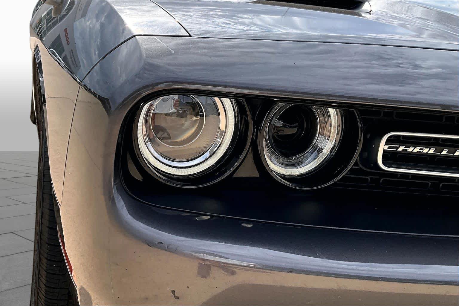 Used 2019 Granite Pearlcoat Dodge SXT image 13