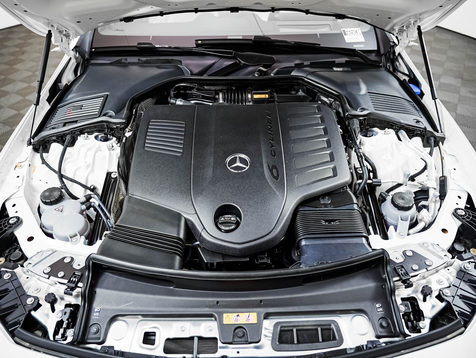 New 2026 Polar White Mercedes-Benz CLE 450 image 3