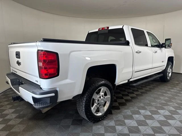 Used 2016 White Chevrolet LTZ image 3