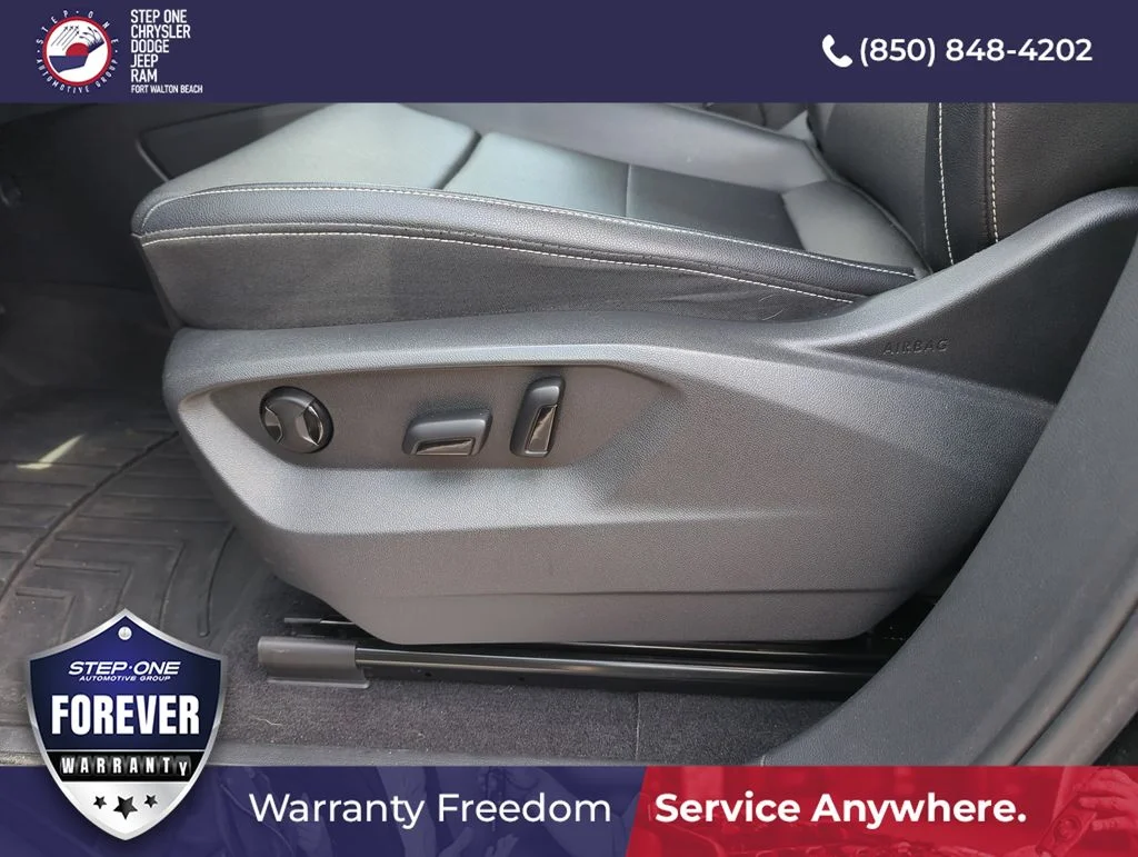 Used 2023 Black Volkswagen 3.6L V6 SE w/Technology image 12