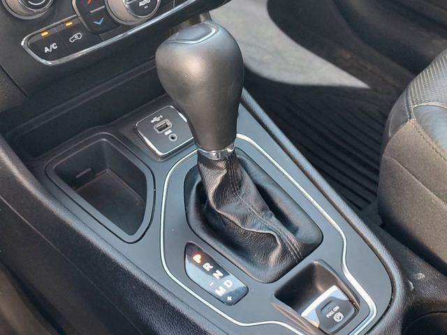 Used 2021 Gray Jeep Latitude Lux image 18