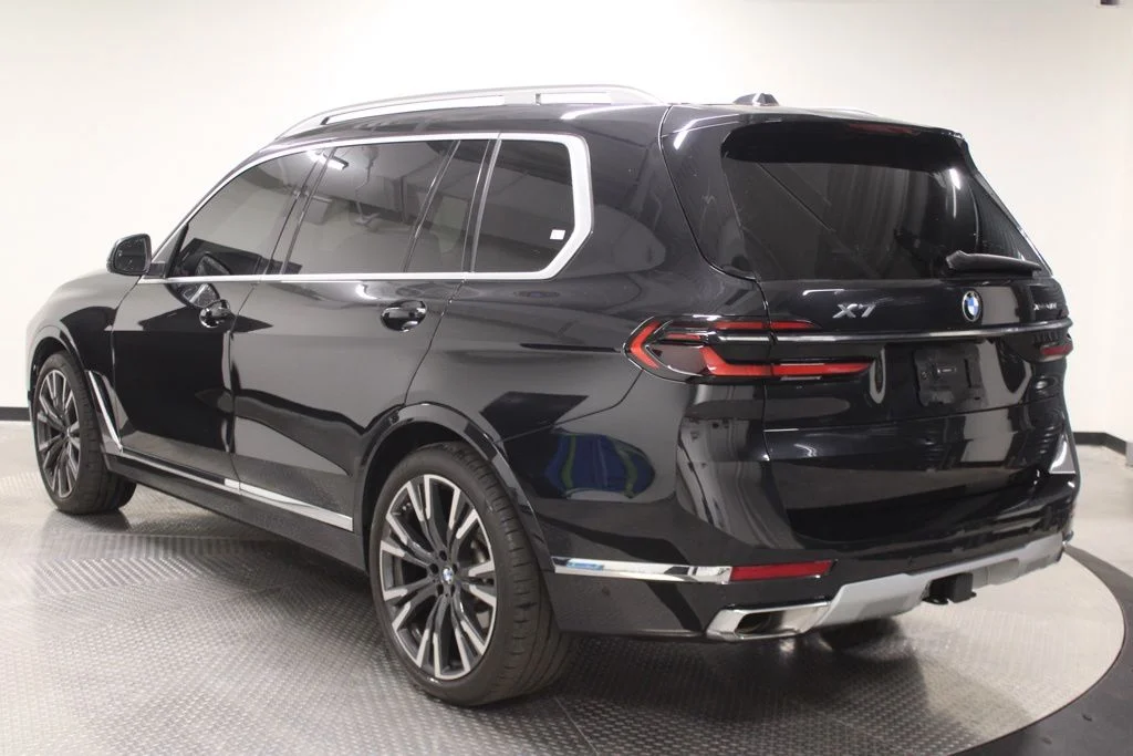 Used 2024 Black BMW xDrive40i image 3