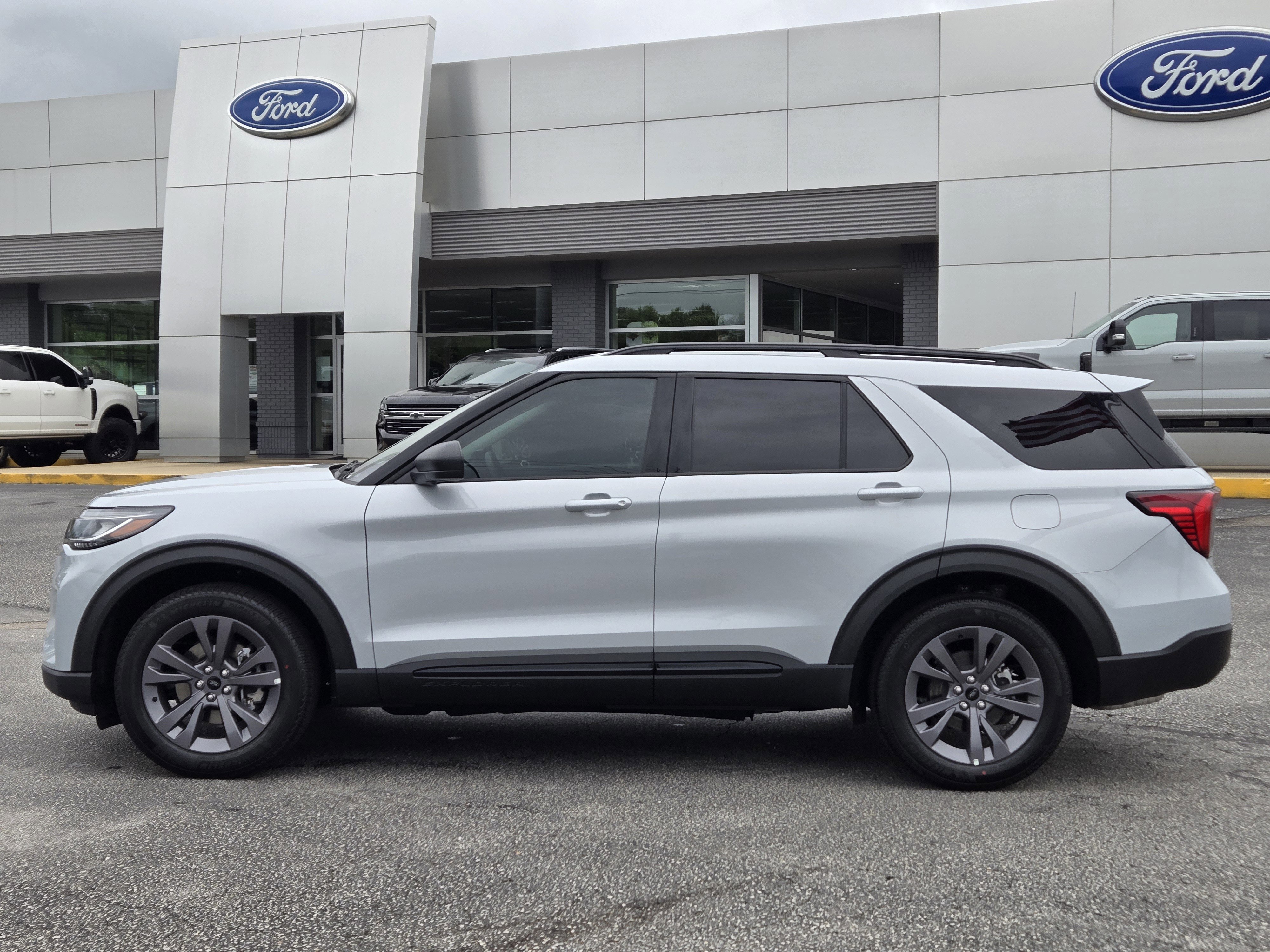 New 2026 Space White Metallic FORD Active image 13