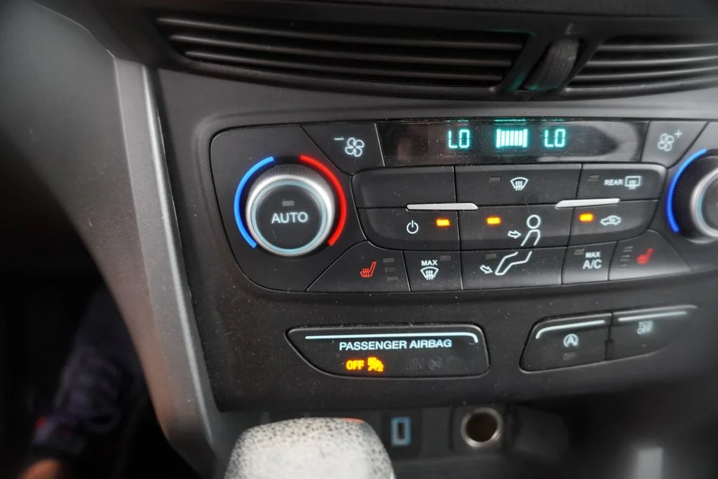 Used 2018 Gray Ford SE image 6