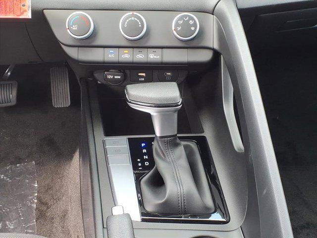 2025 Hyundai Elantra SE - Photo 9