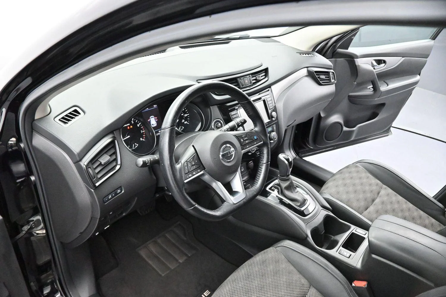 Used 2020 Magnetic Black Pearl Nissan SV image 14