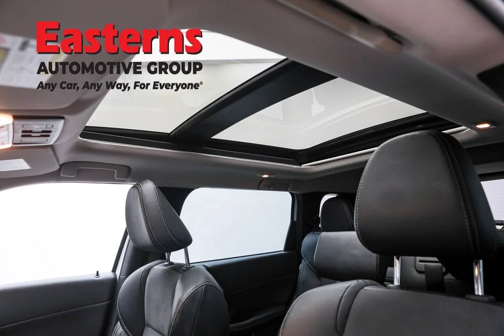 Used 2023 White Mitsubishi SE image 34
