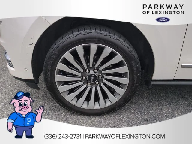Used 2019 White Lincoln Reserve image 10