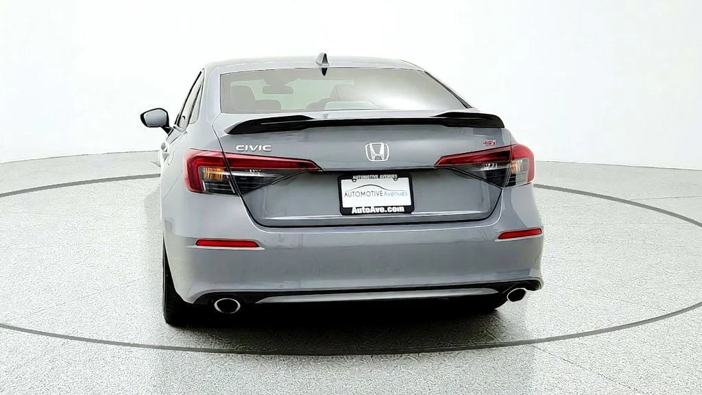 Used 2025 Urban Gray Pearl Honda Manual image 6