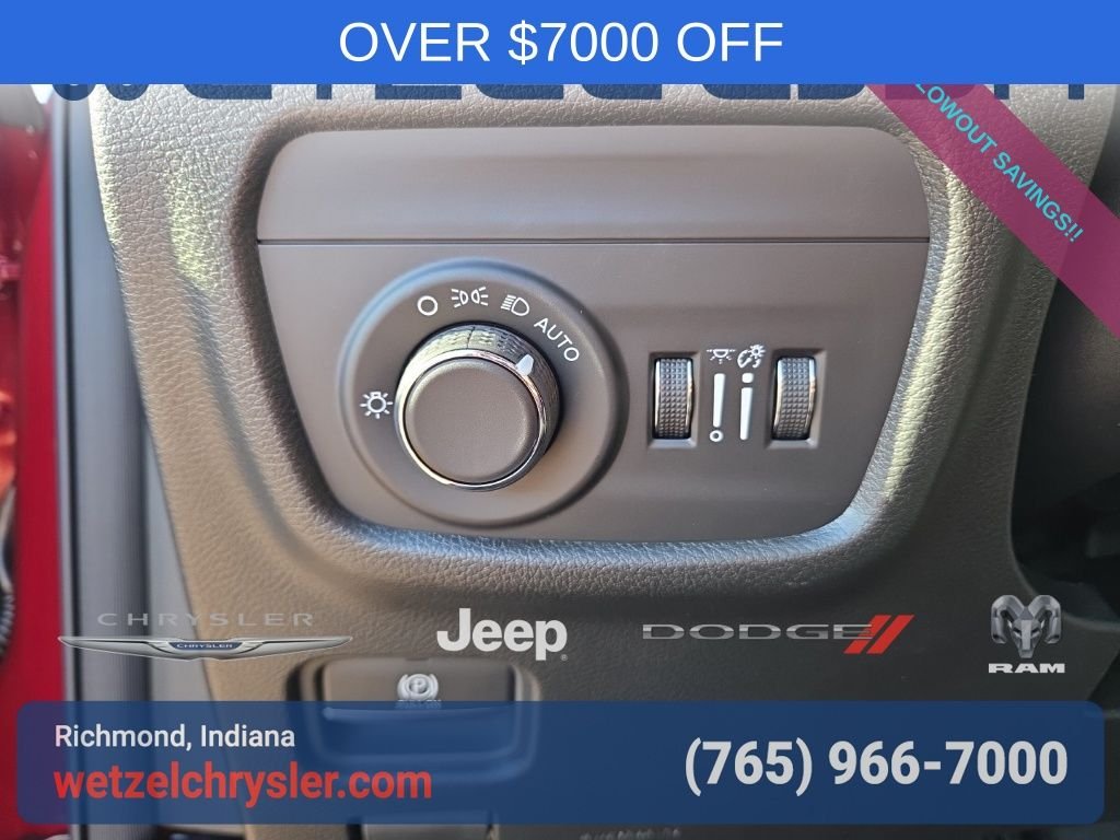 New 2025 Velvet Red Pearl-Coat Exterior Paint Jeep Laredo image 19