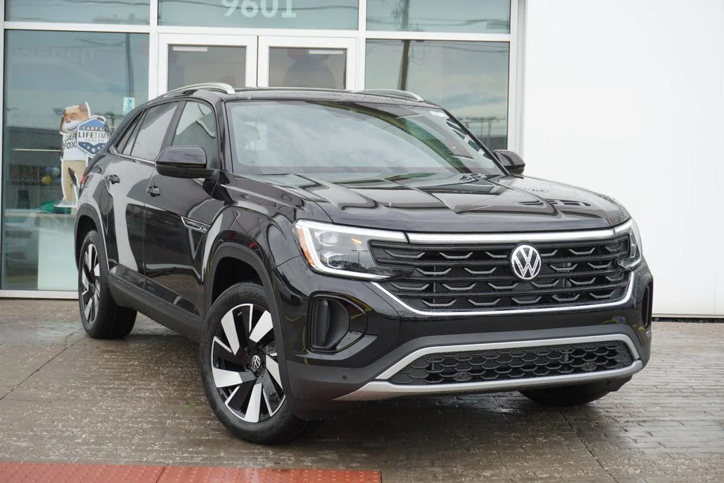 New 2026 Black Volkswagen SE w/Technology image 5