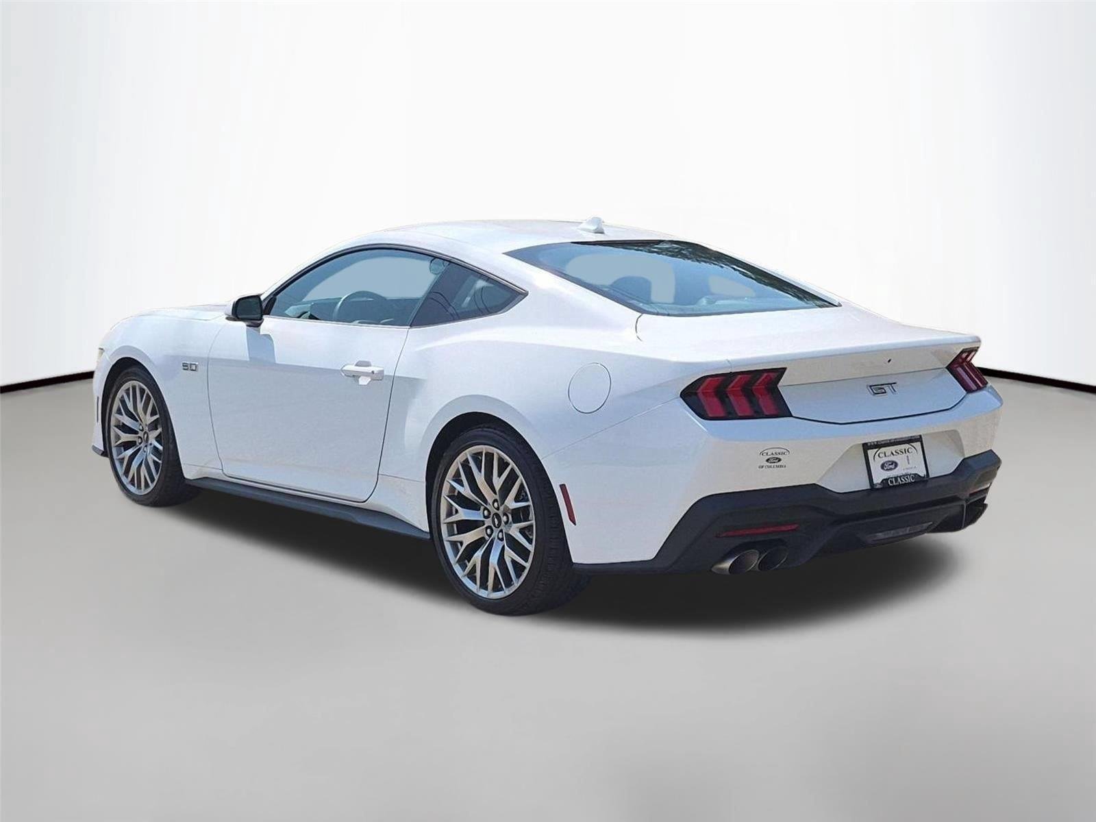 Used 2025 Oxford White Ford GT Premium image 3