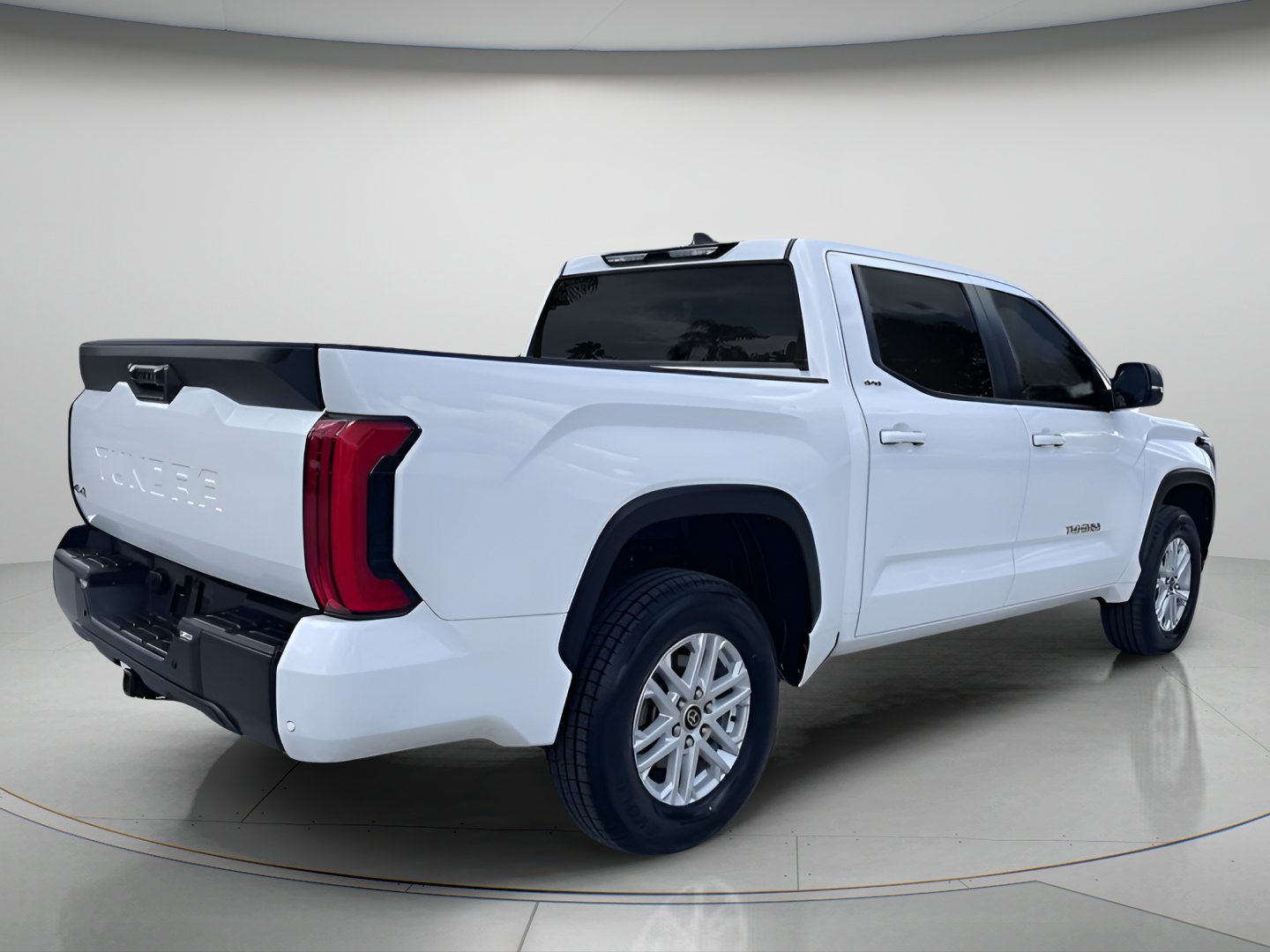 Used 2024 Ice Toyota SR5 image 4