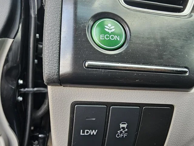 Used 2013  Honda Hybrid image 23