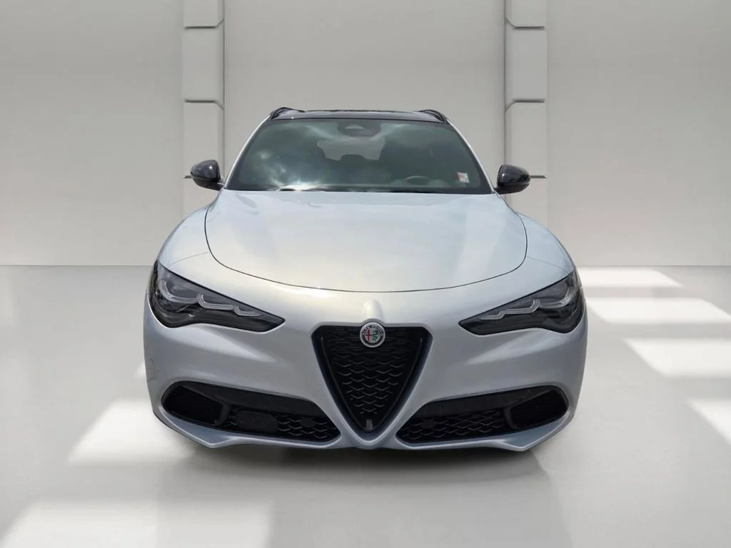 New 2025 Moonlight Gray Metallic Alfa Romeo Base image 3
