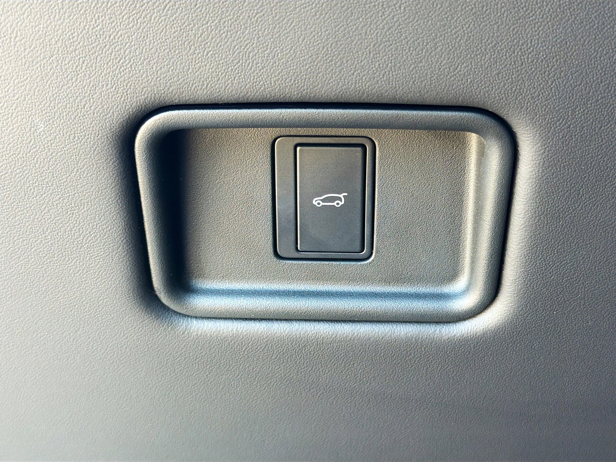 Used 2023 Fuji White Land Rover SE Dynamic image 37