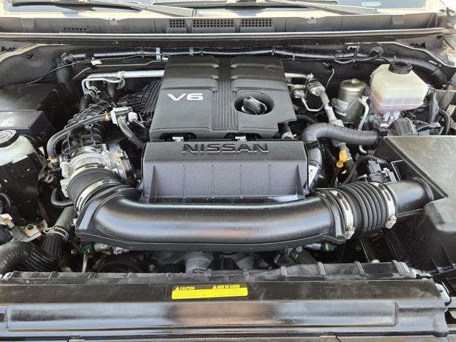 Used 2022 Glacier White Nissan  image 29