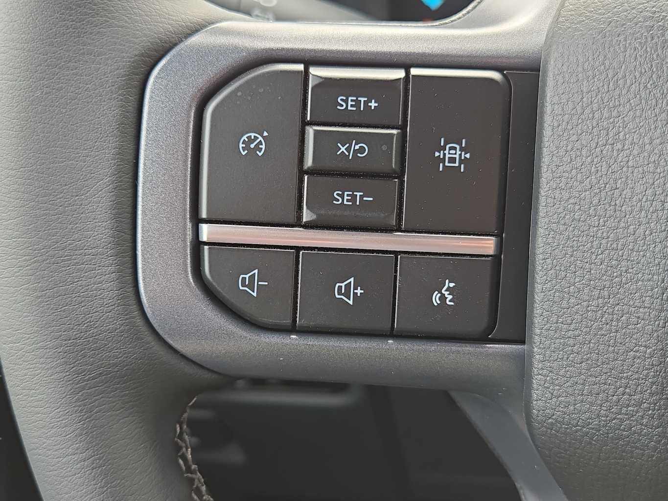 New 2026 Oxford White Ford XLT image 19