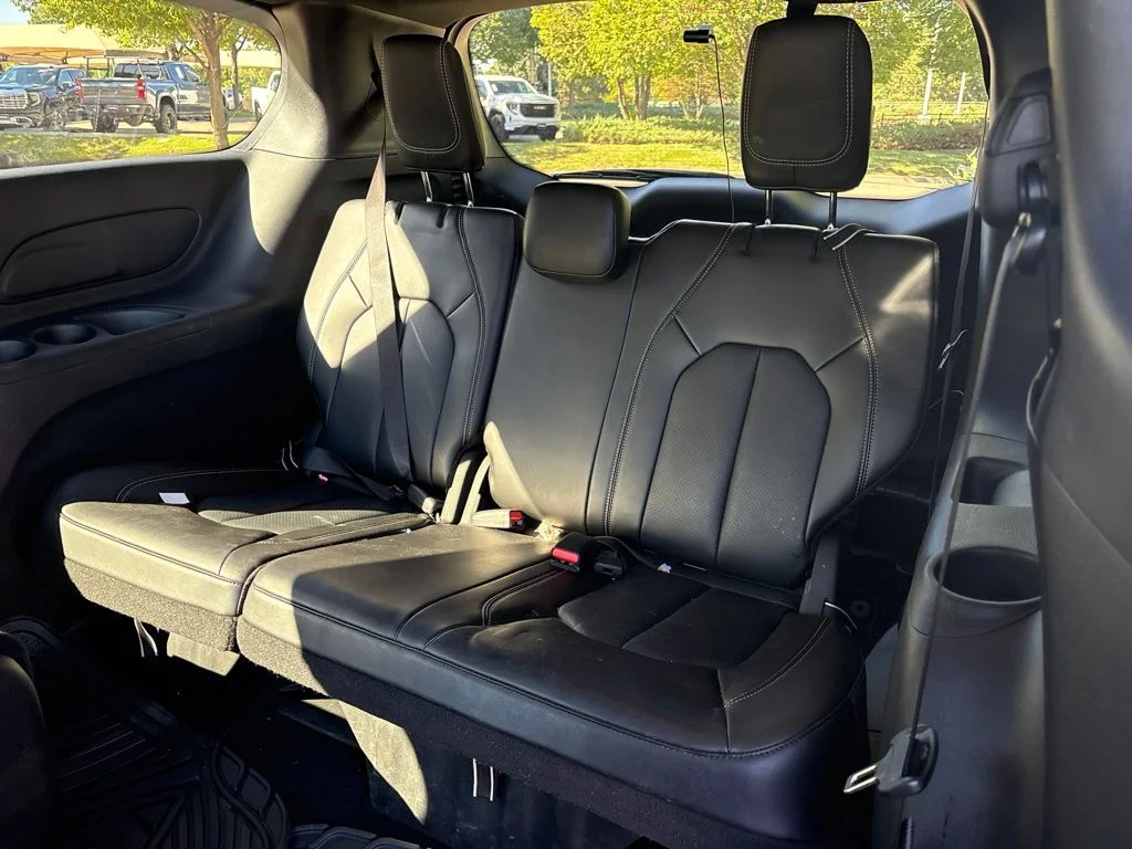 Used 2023 Black Chrysler Touring L image 27