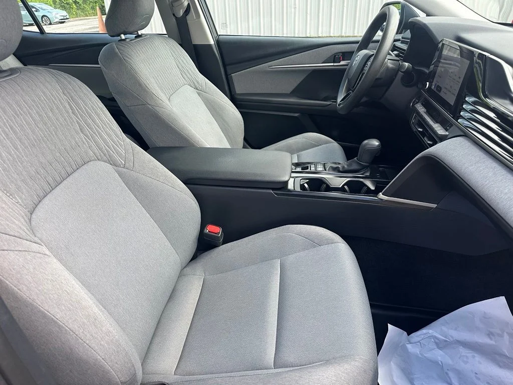 2025 Toyota Camry LE - Photo 27