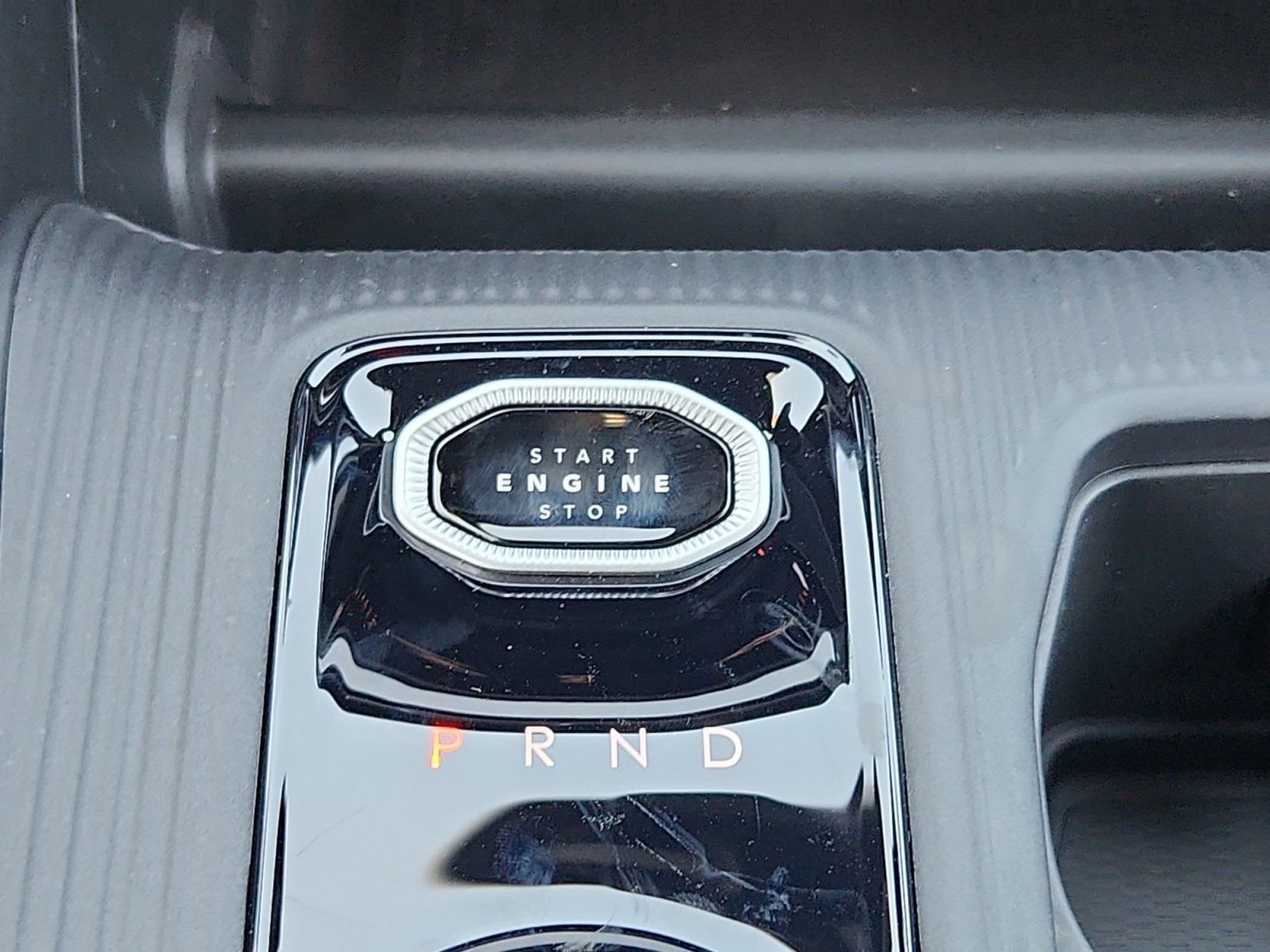 New 2026 Diamond Black Crystal Pearl-Coat Exterior Paint Jeep Limited image 17
