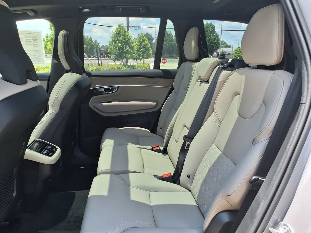 2026 Volvo XC90 Plus - Photo 16