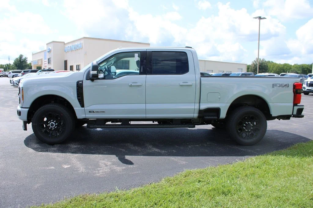 New 2026 Avalanche Ford F-350® XLT image 5