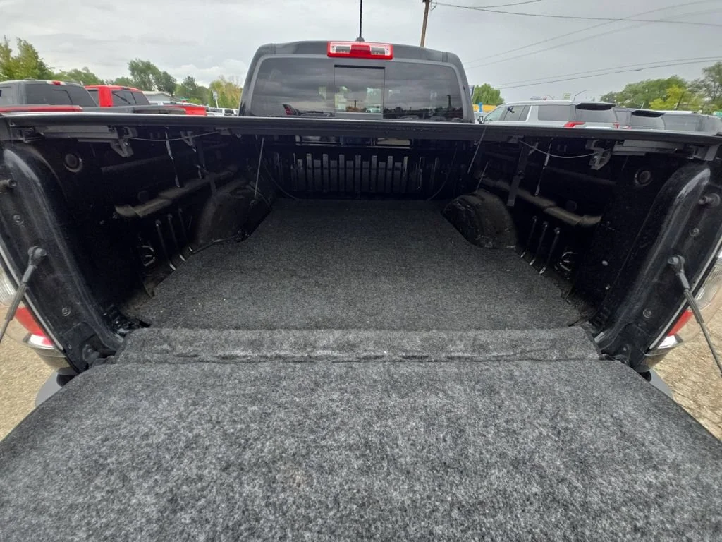 Used 2021 ONYX BLACK GMC 4WD Elevation image 29