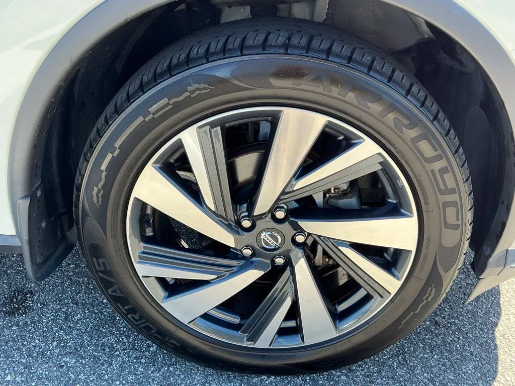 Used 2022 White Nissan SL image 18