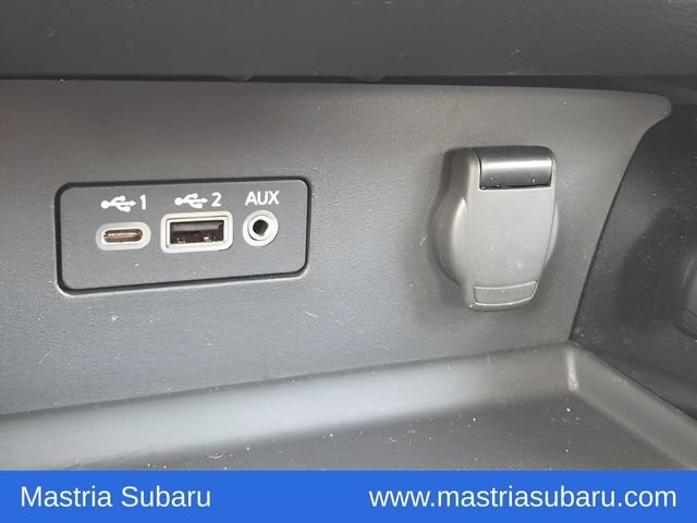 Used 2024 Scarlet Nissan 2.5 SR image 11